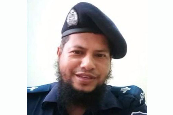 মামুনুল হক ইস্যুতে ফেসবুক লাইভে আসা সেই এএসআই সাসপেন্ড